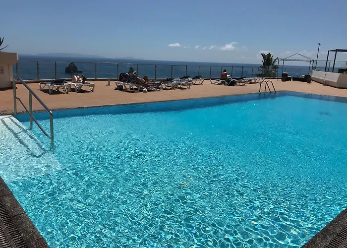 303 - * フンシャル