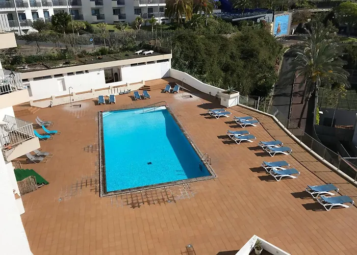 303 - * フンシャル